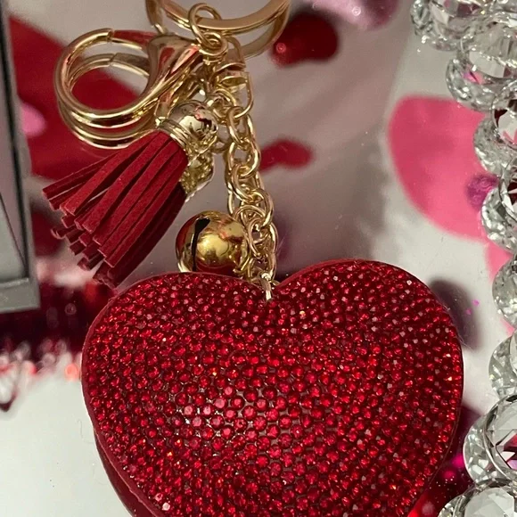 NIP RED RHINESTONE SPARKLE HEART KEYCHAIN BAG CHARM WITH TASSEL GOLD TONE 💕 - Picture 4 of 4